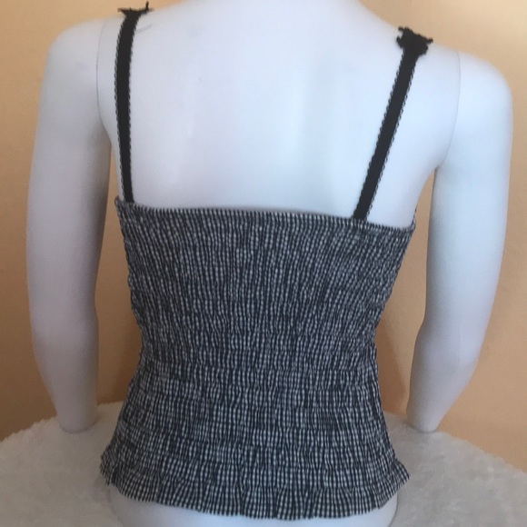 Black & White Top - Picture 2 of 4